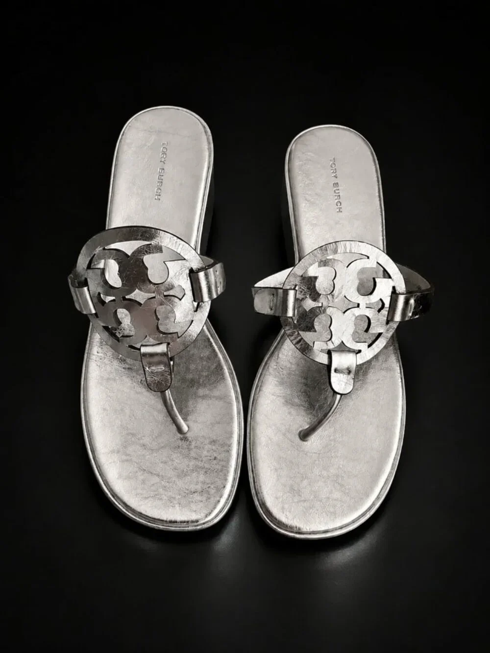 TORY BURCH MILLER 25MM WEDGE SANDAL CRINKLE METALLIC
